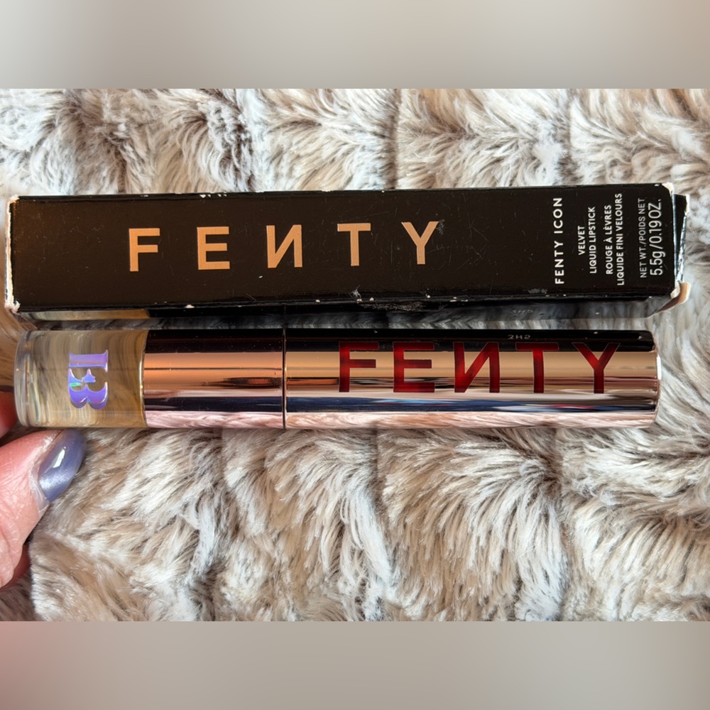 Fenty Beauty Icon Velvet Liquid Lipstick - Bold Red - Picture 3 of 4